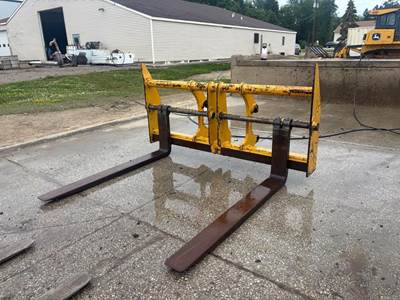 John Deere 98" X72" FORKS, JRB 416 Rotating Pallet Forks