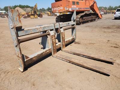 418 HOOKUP 109" X 65" LONG Rotating Pallet Forks
