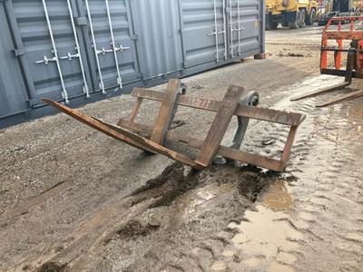 Volvo 86" FORKS FOR VOLVO L50/60/70 Rotating Pallet Forks