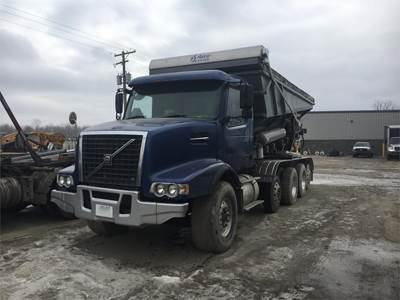Volvo VHD64B200 Plow / Spreader Truck