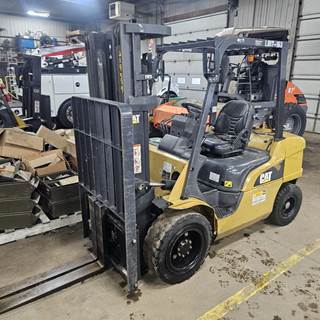 Caterpillar GP30N Pneumatic Tire Forklift