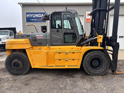 Hyundai 160D-9 Pneumatic Tire Forklift - 35000lb Capacity