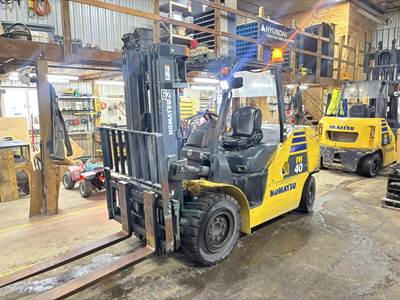 Komatsu FH40-2 Pneumatic Tire Forklift - 8000lb Capacity