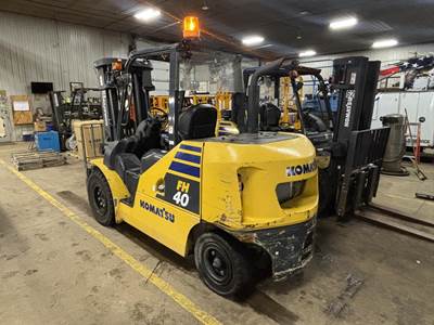 Komatsu FH40-2 Pneumatic Tire Forklift - 8000lb Capacity