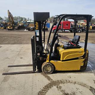 Yale ERP040VT Pneumatic Tire Forklift