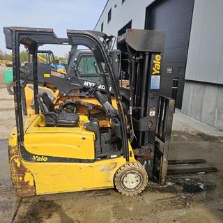 Yale ERP040VT Pneumatic Tire Forklift