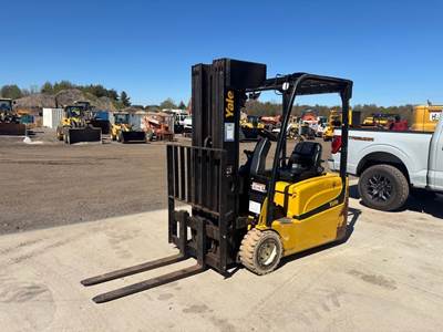 Yale ERP040VT Pneumatic Tire Forklift