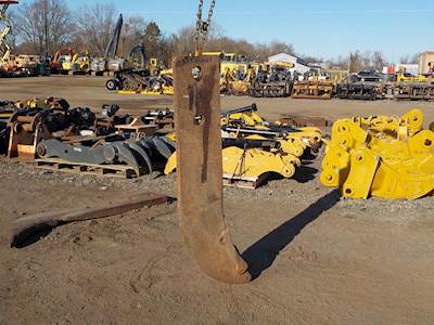 Caterpillar 71" D8T Ripper