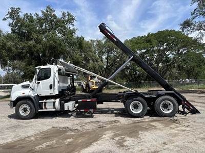 Freightliner 114SD Roll Off Truck