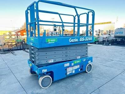 Genie GS-3246 Scissor Lift - 38ft Working Height