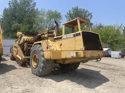 John Deere 862B II Scraper