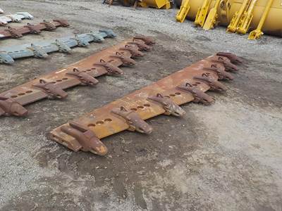 Caterpillar 156" SPADE NOSE CUTTING EDGE Spade Nose Bucket