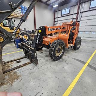 SkyTrak 8042 Telehandler