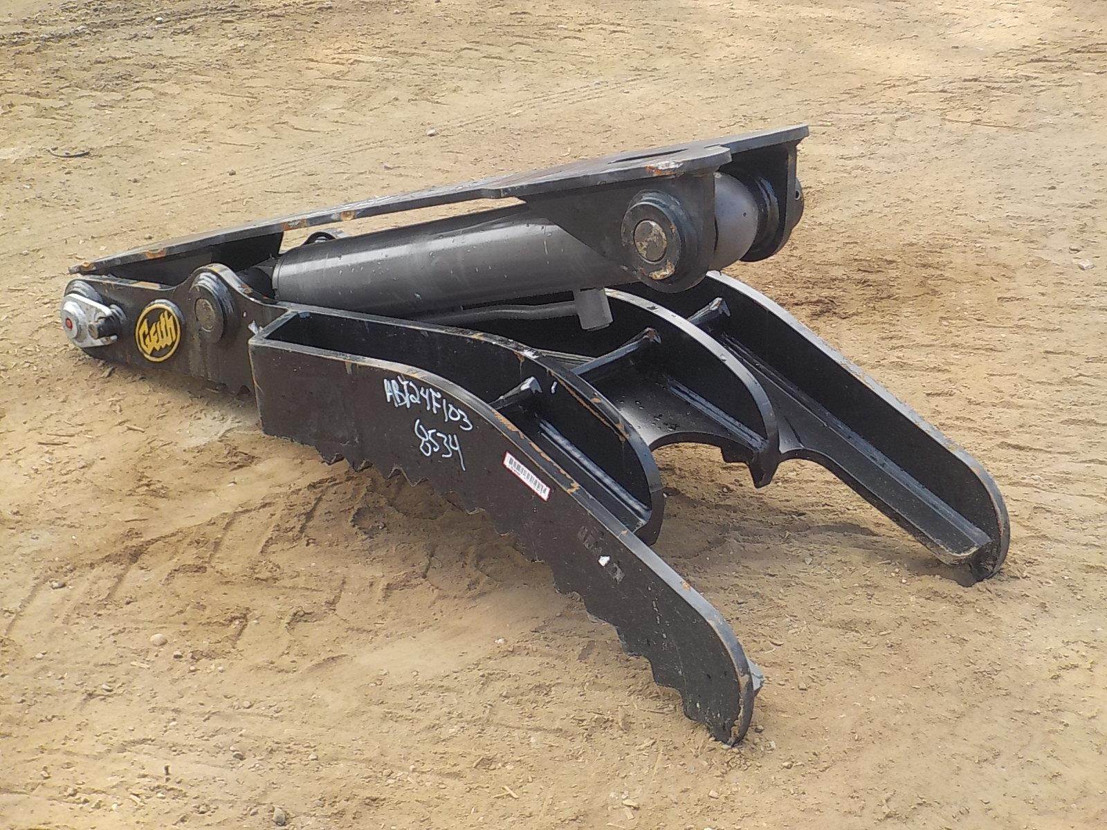 Geith KOMATSU PC220/240 Thumb For Sale Holland, MI 8534 ATB24F103