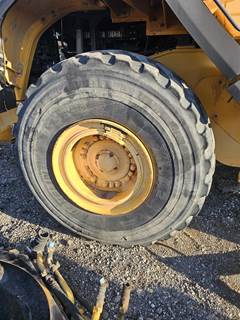 Volvo L110G Tire & Rim