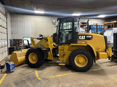 Caterpillar 910M Wheel Loader