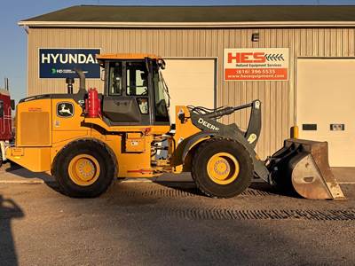 John Deere 624 P-Tier Wheel Loader