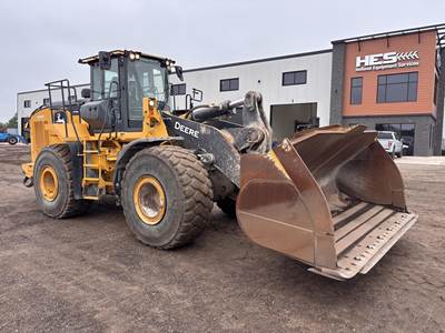 John Deere 744L Wheel Loader