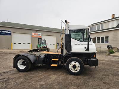 Ottawa T2 Yard Spotter Truck - Automatic