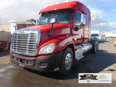 2011 Freightliner Cascadia SMALL SLEEPER 34 INCH Sleeper Semi Truck