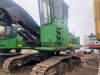 John Deere 2454D Log Loader