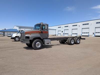 International Paystar 5600 Tandem Axle Cab & Chassis Truck - Cummins, 475HP, 18 Speed Manual