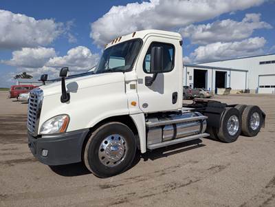 Freightliner Cascadia 125 Day Cab Truck - Detroit 435HP, 10 Speed Manual