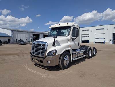 Freightliner Cascadia 125 Day Cab Truck - Detroit 455HP, 12 Speed Dt12 Amt