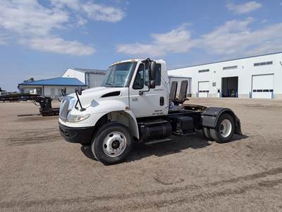 International DuraStar 4400 Day Cab Truck