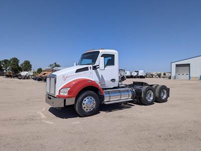 Kenworth T880 Day Cab Truck - Paccar 450HP, 10 Speed Manual
