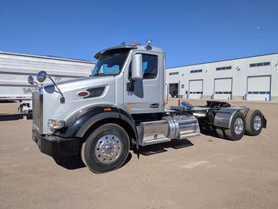 Peterbilt 567 Day Cab Truck - Paccar 450HP, 13 Speed Amt