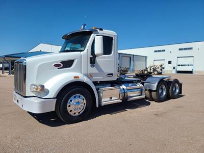 Peterbilt 567 Day Cab Truck - Paccar 455HP, 13 Speed Manual