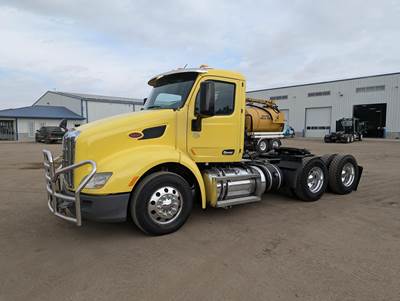 Peterbilt 579 Day Cab Truck - Paccar 450HP, 10 Speed Manual