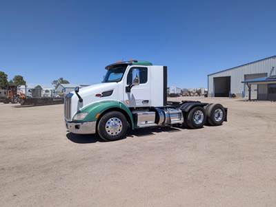 Peterbilt 579 Day Cab Truck - Paccar 450HP, 10 Speed Amt
