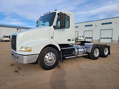 Volvo VNM42T200 Day Cab Truck - D11F 365HP, 10 Speed Manual