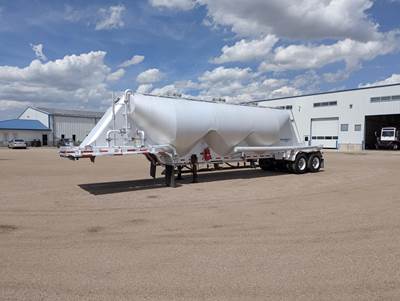 MAC 42x102 Tandem Axle Aluminum Dry Bulk / Pneumatic Tank Trailer - Air Ride, Fixed Axle