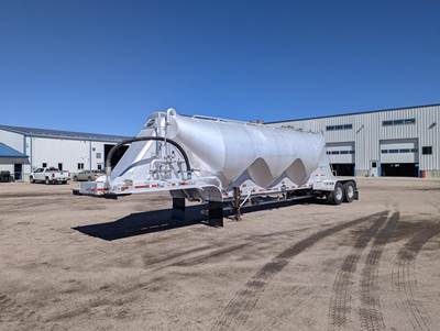 MAC 42x96 Tandem Axle Aluminum Dry Bulk / Pneumatic Tank Trailer - Air Ride, Fixed Axle