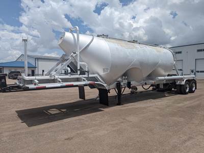 Southern Welding 42x96 Tandem Axle Aluminum Dry Bulk / Pneumatic Tank Trailer - Air Ride, Fixed Axle