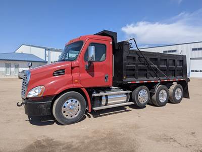 Freightliner Cascadia 125 Tri Axle Dump Truck - Detroit 450HP, 10 Speed Manual