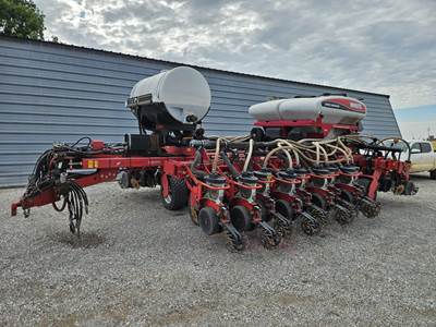 White 8500 Planter / Row Unit