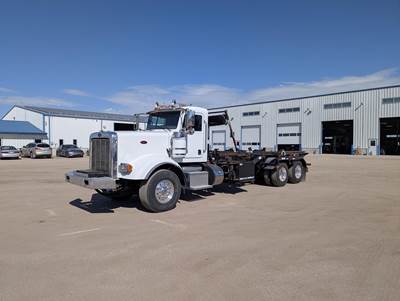 Peterbilt 367 Roll Off Truck - Cummins, 425HP, 8Ll Amt