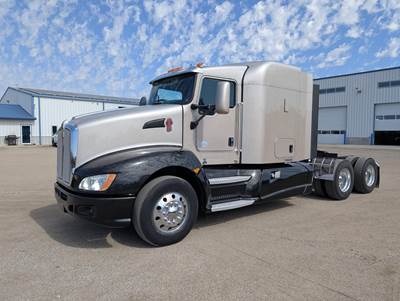 Kenworth T660 Sleeper Semi Truck - Flat Top Sleeper, Paccar 485HP, 15 Speed Manual