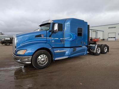 Kenworth T660 Sleeper Semi Truck - 66" Mid Roof Sleeper, Paccar 450HP, 13 Speed Manual