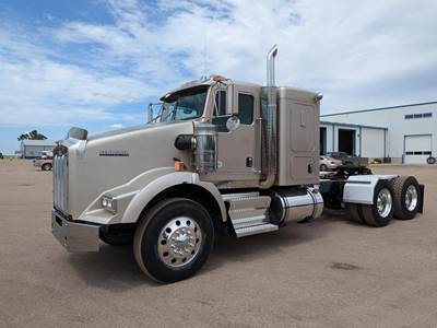 Kenworth T800 Sleeper Semi Truck - Flat Top Sleeper, Cummins 450HP, 18 Speed Manual