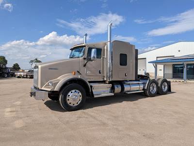 Kenworth T800 Sleeper Semi Truck - Mid Roof Sleeper, Cummins 450HP, 13 Speed Manual