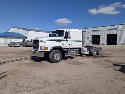 Mack CL733 Sleeper Semi Truck - Flat Top Sleeper, Cummins 565HP, 18 Speed Manual