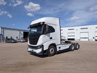 NIKOLA TRE Sleeper Semi Truck - 625HP