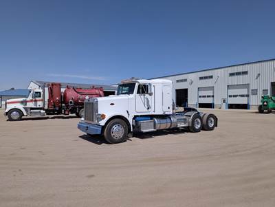 Peterbilt 378 Sleeper Semi Truck - Flat Top Sleeper, Cummins 475HP, 8Ll Manual