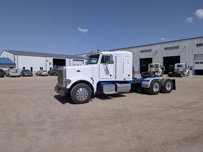 Peterbilt 378 Sleeper Semi Truck - Flat Top Sleeper, Detroit 430HP, 8Ll Manual
