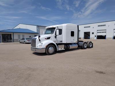 Peterbilt 579 Sleeper Semi Truck - Mid Roof Sleeper, Paccar 455HP, 13 Speed Manual